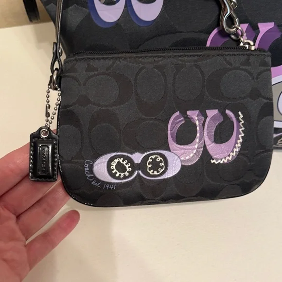 Coach Black Signature Graphic Tote + Matching Wristlet Set Zip Top VGUC - Picture 7 of 15